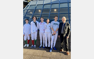 Antoine, Marseille Théolan Vildrac, Louis Charmetant, Noémie Reocreux (Coach), Maël Bernard et Guillaume Gillet (Arbitre)