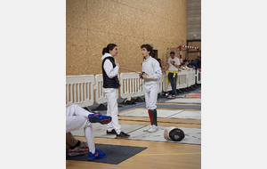 Noémie en plein coaching d'Antoine durant la finale.