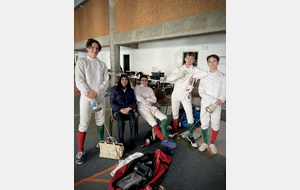 Théolan Vildrac, Noémie Réocreux, Maël Bernard, Louis Charmentant et Antoine Marseille (Equipe M17 avec leur Coach).