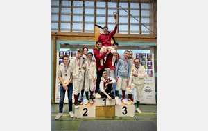 Nos deux équipes sur le podium (2eme et 3eme Place)
Louis Charmetant, Maël Bernard, Antoine Marseille, Théolan Vildrac pour l'équipe 1 et Antoine Gillet, Guillaume Gillet et Julien-Cédric Vildrac pour l'équipe 2. Noémie Réocreux en capitaine de l''équipe 1.