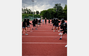 Journée de l'olympisme 2025 - Noémie Reocreux a accueilli plusieurs écoles de Tassin pour une initiation à l'escrime.