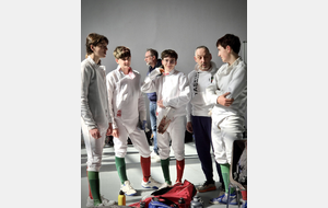 Théolan Vildrac, Loucian Lancian, Antoine Marseille , Guillaume Gillet (Coach) et Ethan Broggini - Laon 2026 - 1/2 finale Equipe Epée M17