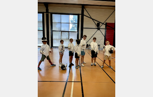 le groupe des enfants qui sont venus découvrir l'escrime durant la journée dans le cadre du stage multisport de l'AdF de Craponne