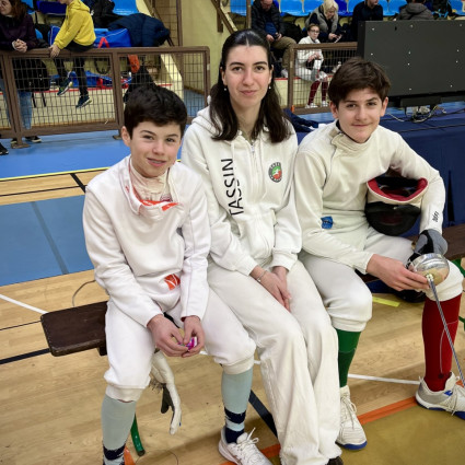 Arthur Chevalerias, Noémie Reocreux et Loucian Lancial durant le 1/4 de finale de la fête des jeunes - Bron 2025.
