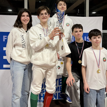 L'équipe M15 (Loucian Lancial, Ethan Broggini, Timothée Maes et Arthur Chevalerias) est championne Aura par équipe avec Noémie Reocreux en coach.
