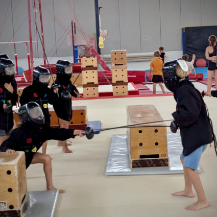 Atelier Escrime durant le stage de Gymdans de Francheville - Attaque du chateau. Atelier animé par Guillaume.